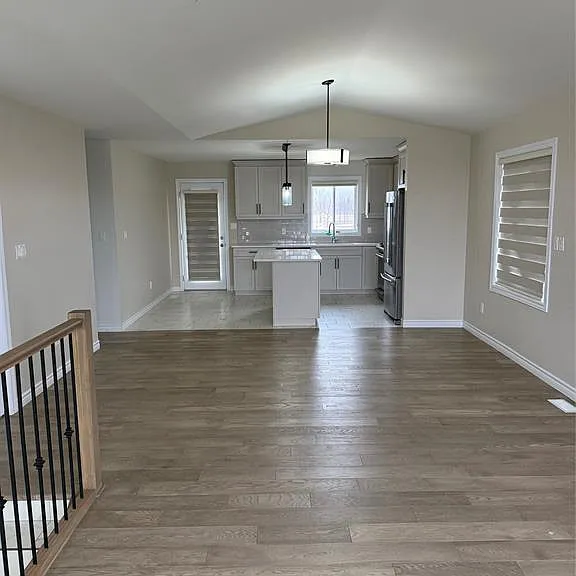 1145 Aspen Ridge Cres #UPPER — Photo 4