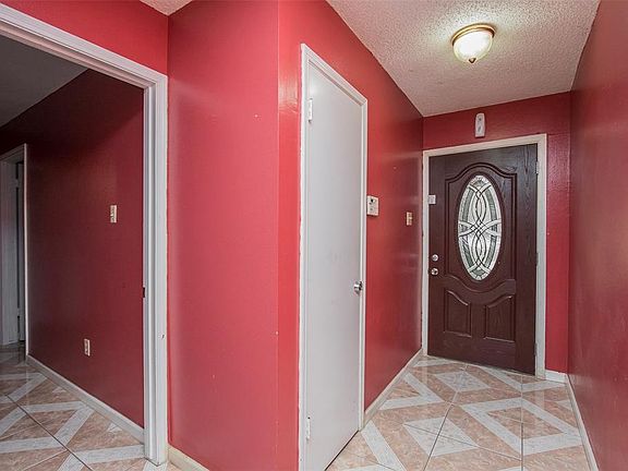 4th image of 11025 Hayslip Ln