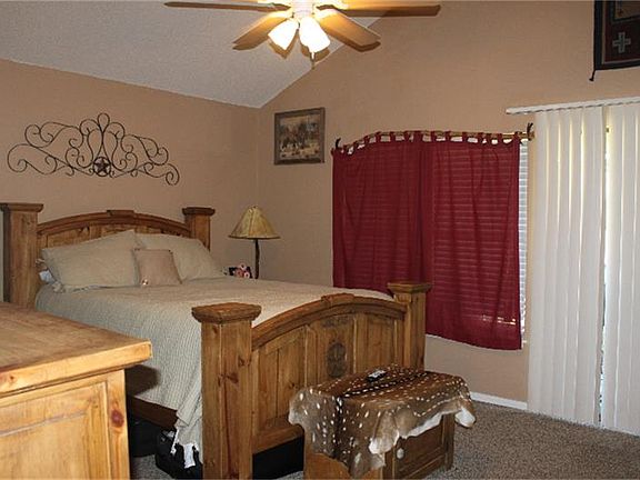 5th image of 848 Country Club Dr