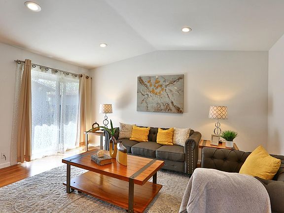 3rd image of 882 Betlin Ave