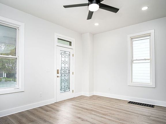 5th image of 633 E Whittier St