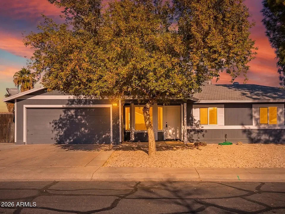 232 E Leah Ln
