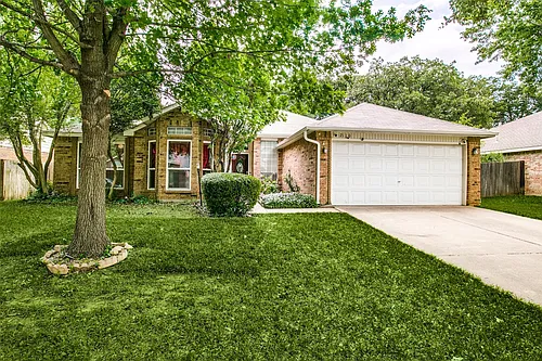 2110 Wedgewood Dr Photo 1
