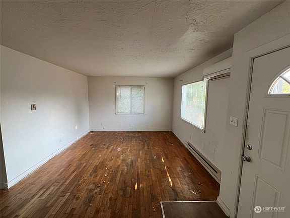 3rd image of 1039 S Hawthorne Street