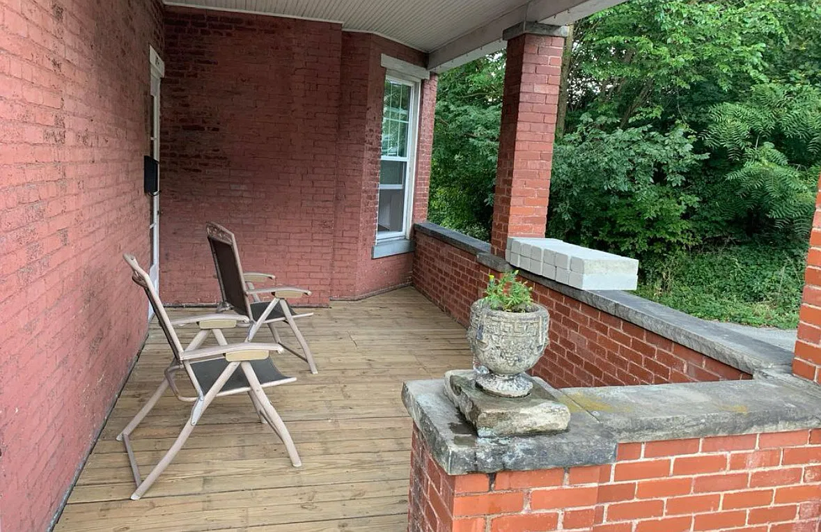 11 Westminster Ave — Photo 2