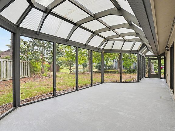 5th image of 100 Hickory Dr.