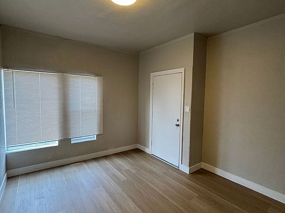 5th image of 807 W 43rd St #811