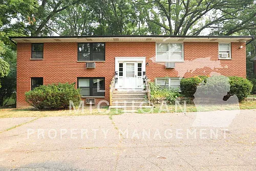 883 Emerald Ave NE Photo 1