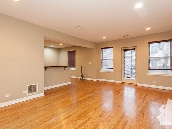 4th image of 2217 W Rosemont Ave