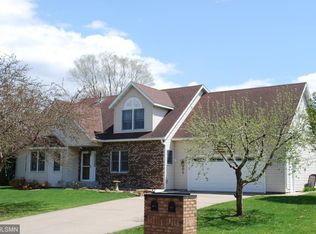 201 Parkway Ln, Cannon Falls, MN 55009