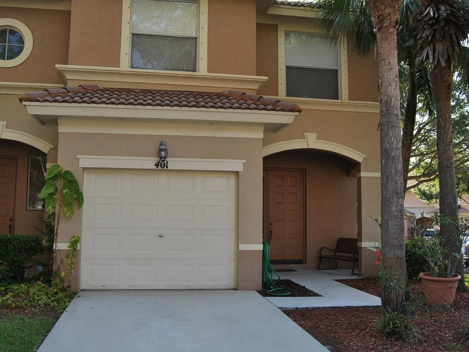 3 bed, 2.5 bath, 1579 sqft, $2,700 — Photo 1