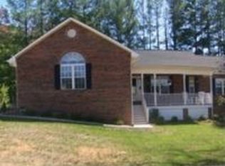 5292 Pineview Ct, Hickory, NC 28601