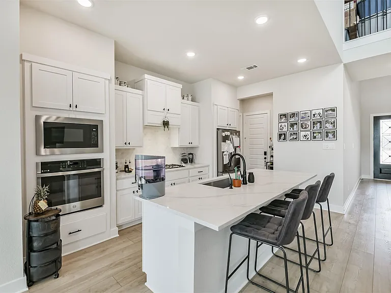 9243 Trimble Landing Dr — Photo 12