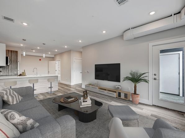 2 Flanders Rd APT 209