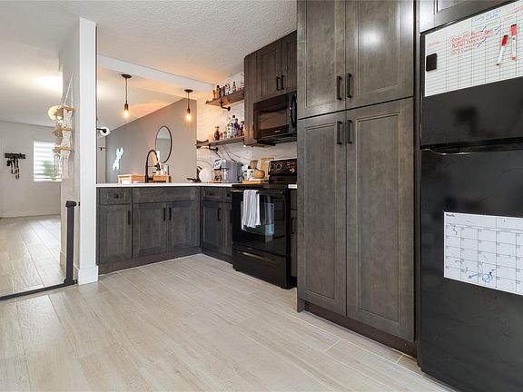 5th image of 640 NW 79th Avenue #103