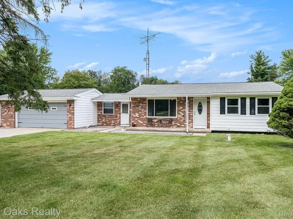 9465 Farrand Rd, Otisville, MI 48463