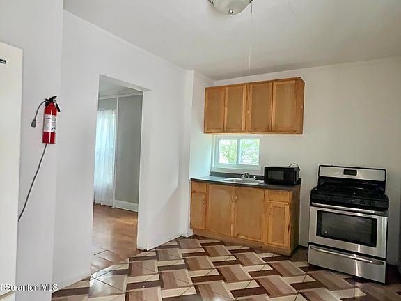 5th image of 642 Harrison Ave