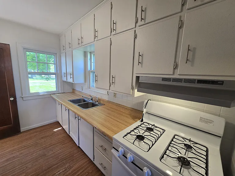 661 Dawson St — Photo 3