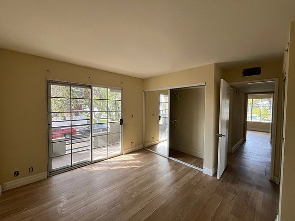 4th image of 2908 W Victory Blvd #K