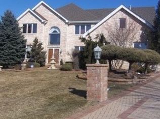 4N760 Turnmill Ln, West Chicago, IL 60185