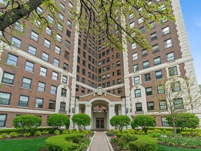 5555 S Everett Ave APT D-8, Chicago, IL, 60637