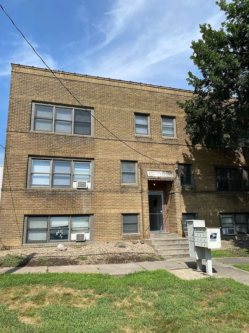 301 S 18 — Photo 2