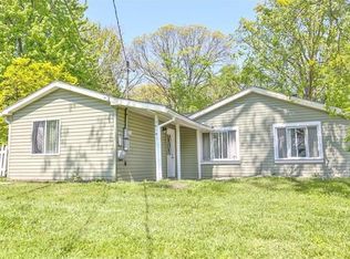 14101 Eastview Dr, Fenton, MI 48430