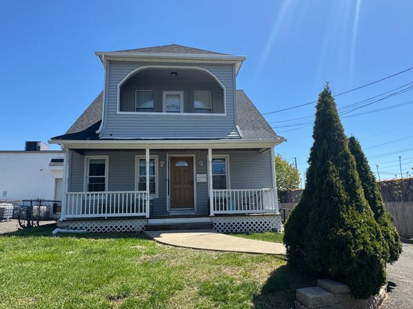 82 Sheridan St, Stratford, CT 06615