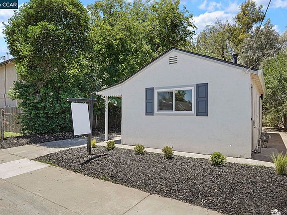 3rd image of 4054 Sumac Ln