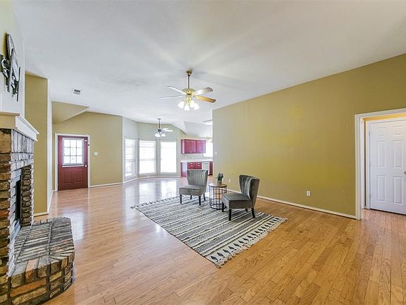 2nd image of 1207 Westbriar Dr