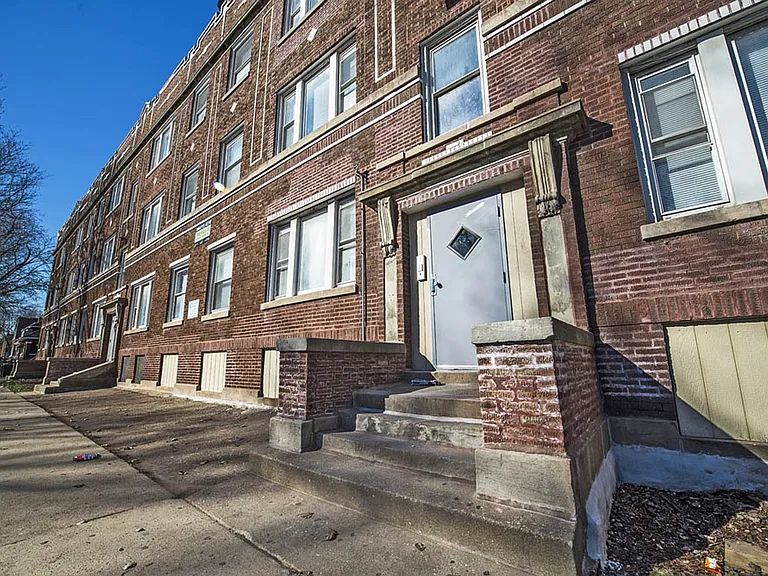 7120 S Wabash — Photo 10