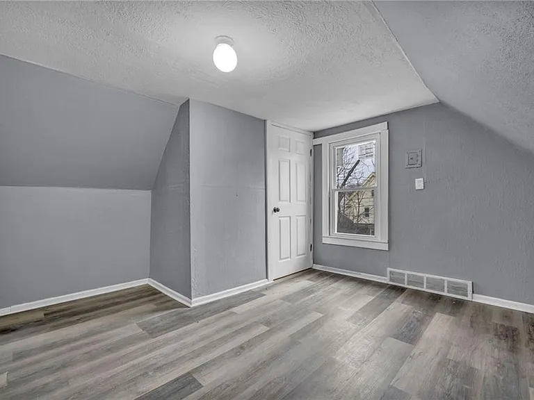 1114 E 112th St #2 — Photo 20