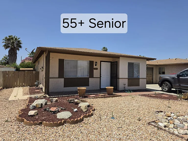 Corona St — Photo 1