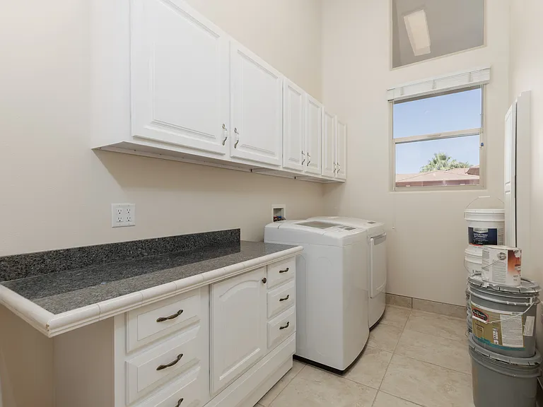 1584 N Raven Ln — Photo 15