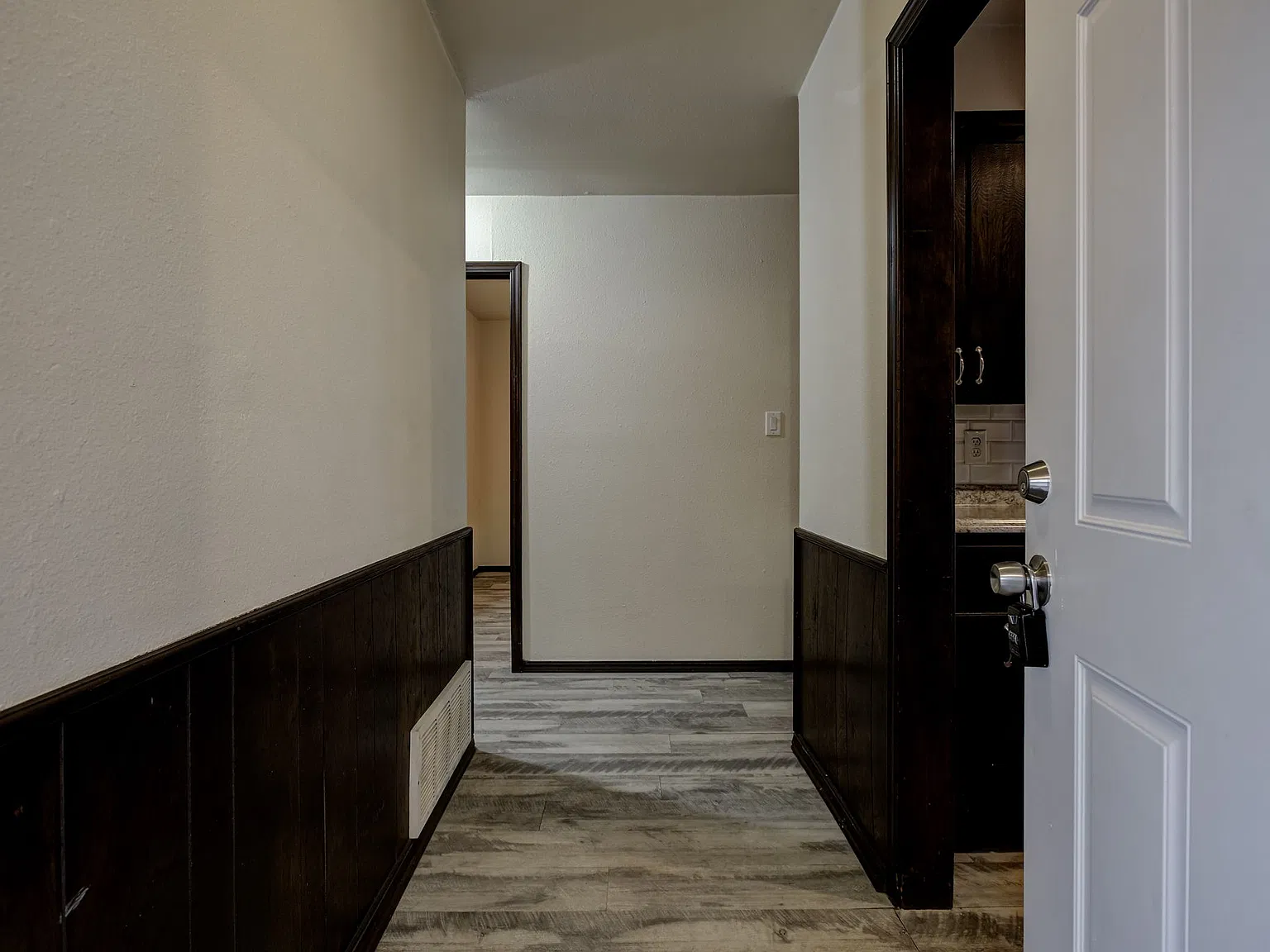 1420 Oakcrest Avenue - 1 — Photo 2