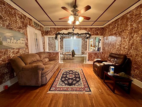 4th image of 915 Preusser St