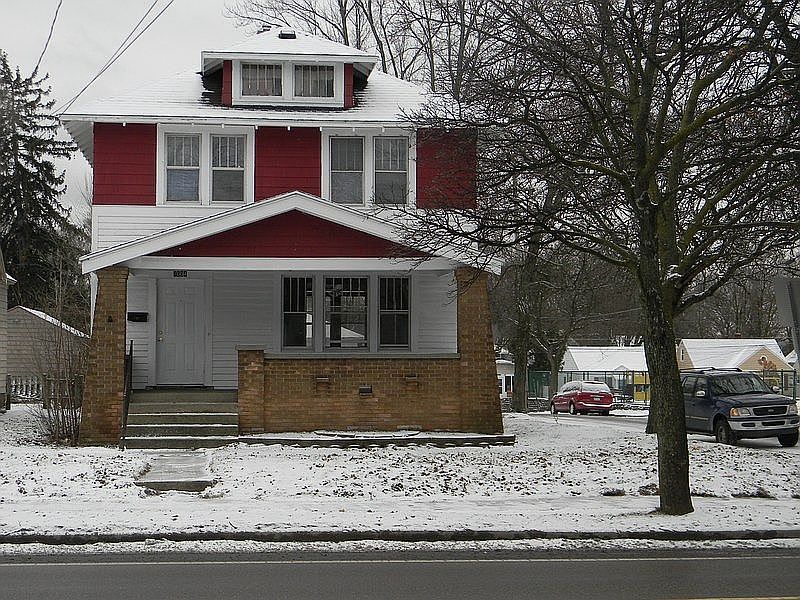 1st image of 1004 Burton St SE