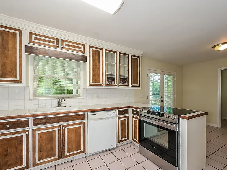 521 Sequoia Ct — Photo 8