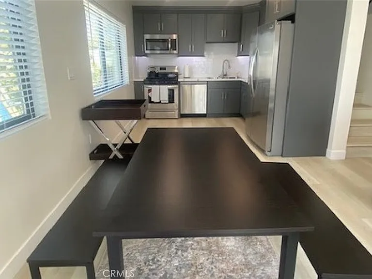 6059 Riverton Ave — Photo 5