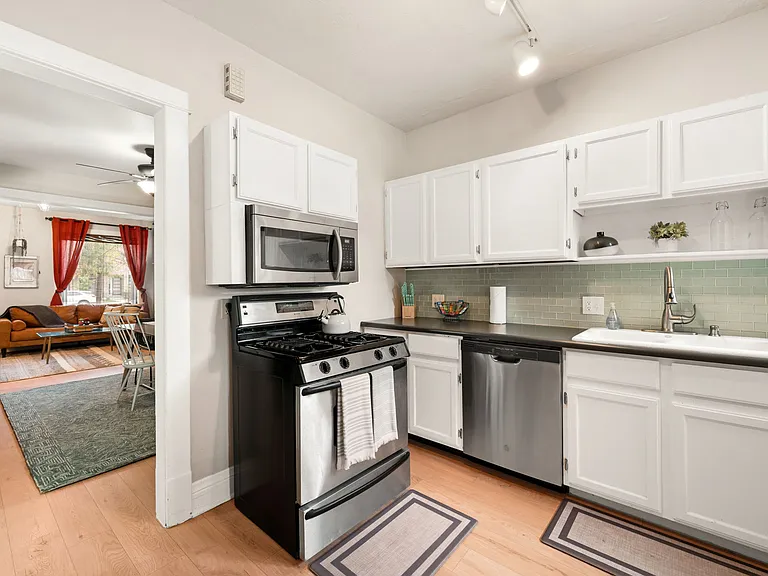 228 S Logan St — Photo 8