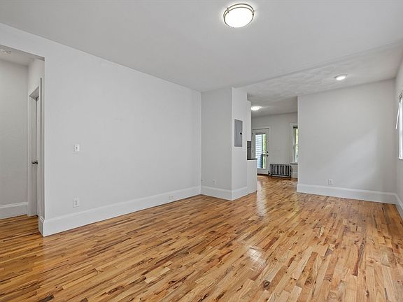 4th image of 39 Bradley St