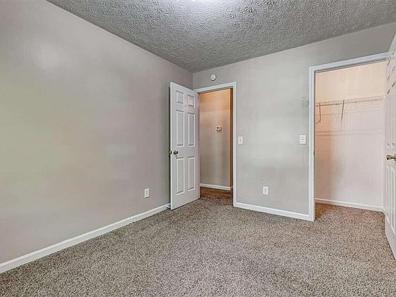 4th image of 2289 Strathmoor Manor Dr