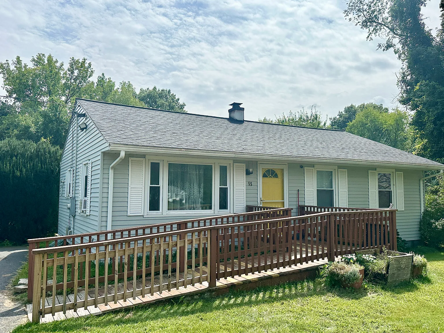 3 bed, 864 sqft, $2,400 — Photo 1