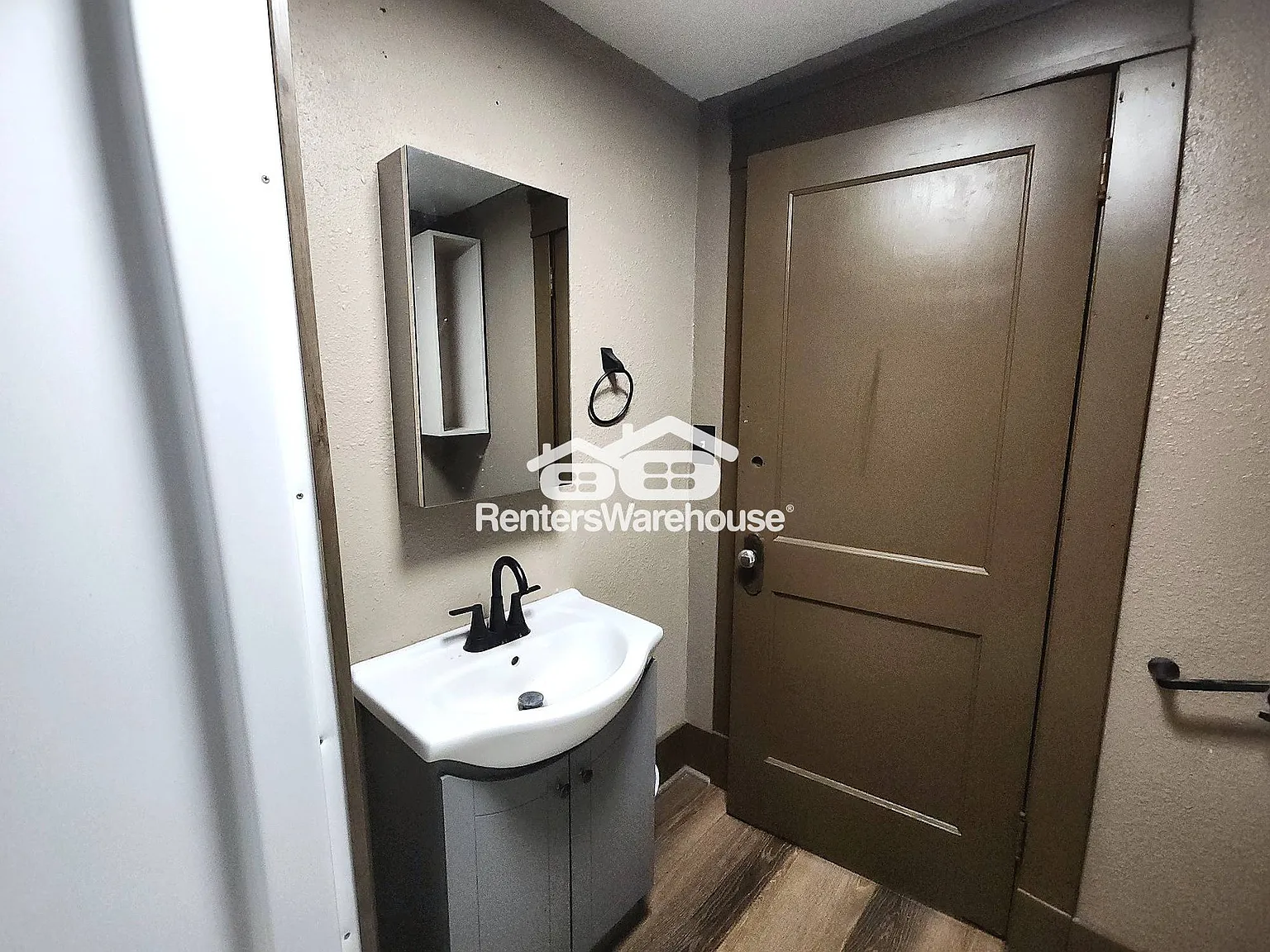 Price Reduced - 1 Bedroom Apartment Near Downtown Chippewa Falls With Leasing Special - $895! — Photo 4