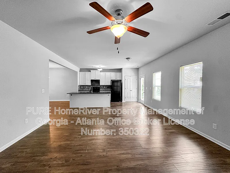 4 bed, 2.5 bath, 1940 sqft, $2,145 — Photo 3