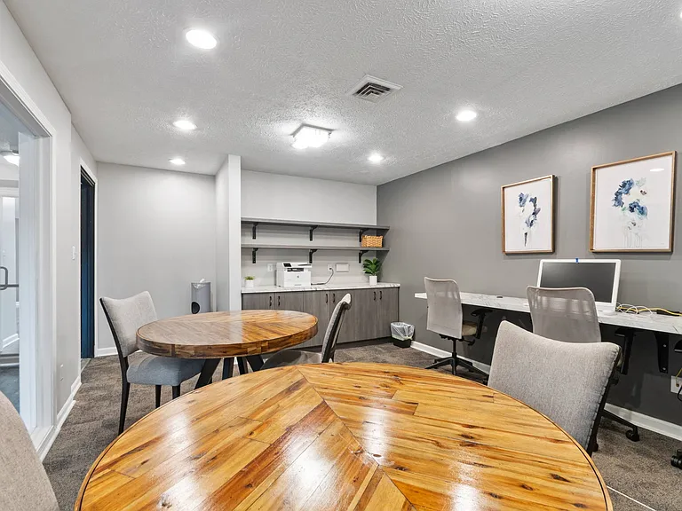 Lake Castleton Apartments — Photo 17