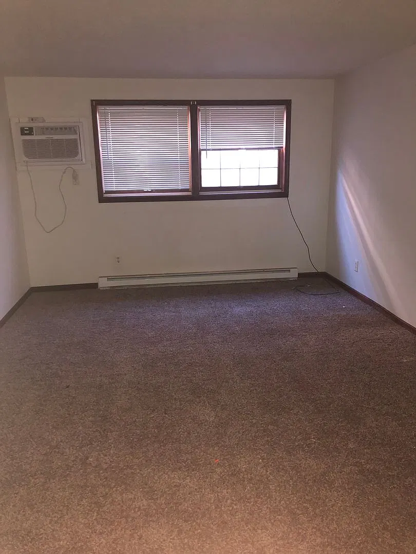 218 N Summit — Photo 2