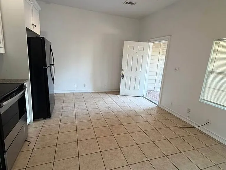 2730 S Jennings Ave — Photo 7