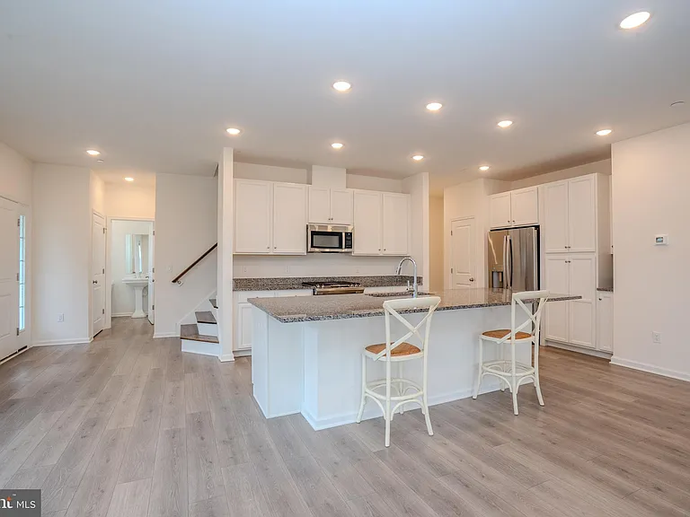 2601 American Pl — Photo 8