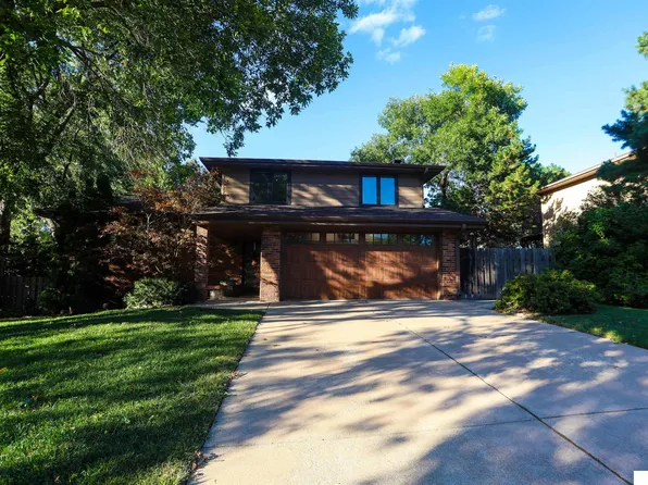 6610 Deerwood Dr, Lincoln, NE 68516